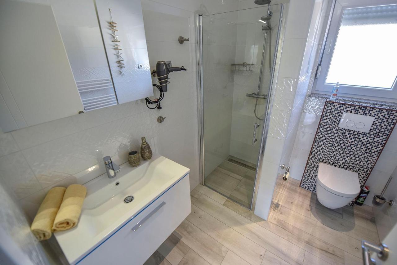 Moderner Bungalow mit Meerblick Lun  Eksteriør billede